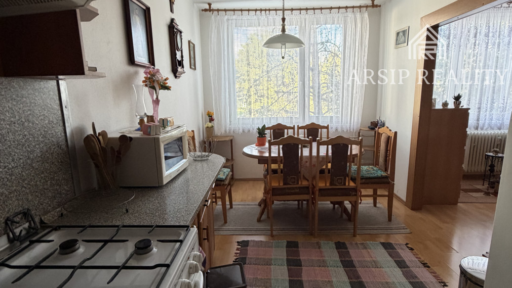 Na predaj: priestranný a útulný 3-izbový byt v Snine – Študentská ulica