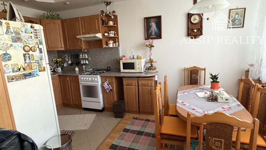 Na predaj: priestranný a útulný 3-izbový byt v Snine – Študentská ulica