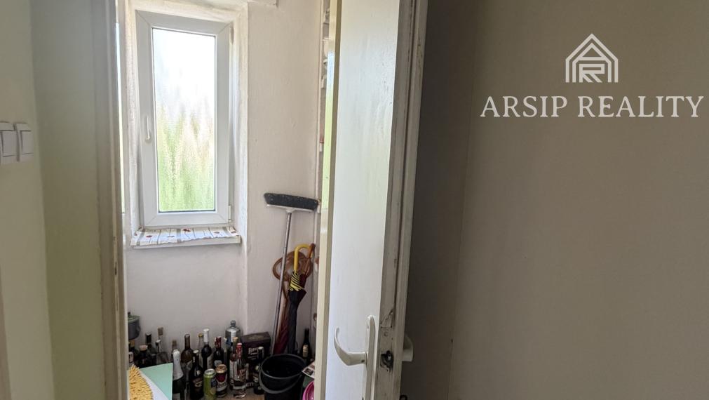 Na predaj útulný 2-izbový byt s balkónom v Snine – ul. Čs. armády
