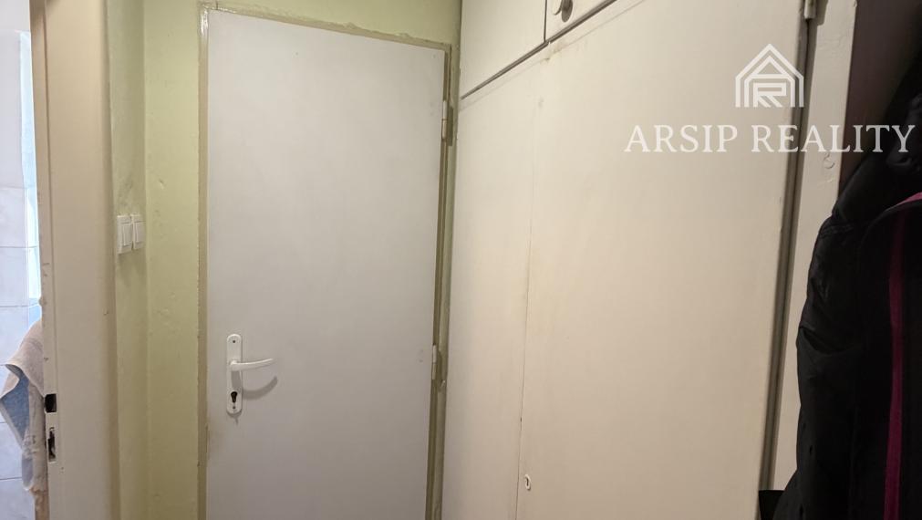 Na predaj útulný 2-izbový byt s balkónom v Snine – ul. Čs. armády