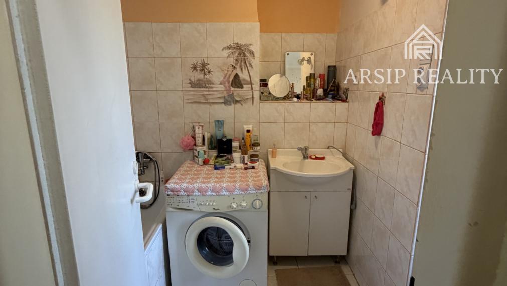 Na predaj útulný 2-izbový byt s balkónom v Snine – ul. Čs. armády