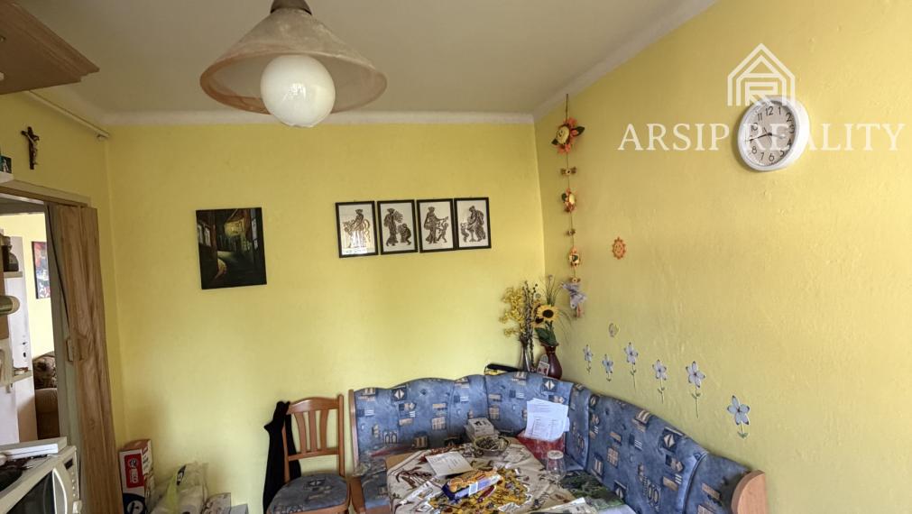 Na predaj útulný 2-izbový byt s balkónom v Snine – ul. Čs. armády