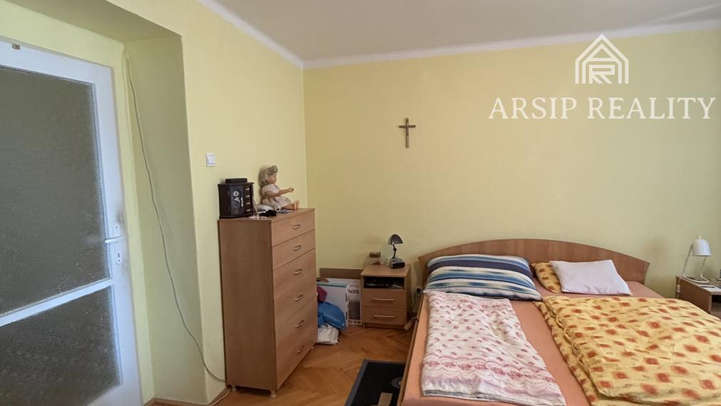 Na predaj útulný 2-izbový byt s balkónom v Snine – ul. Čs. armády
