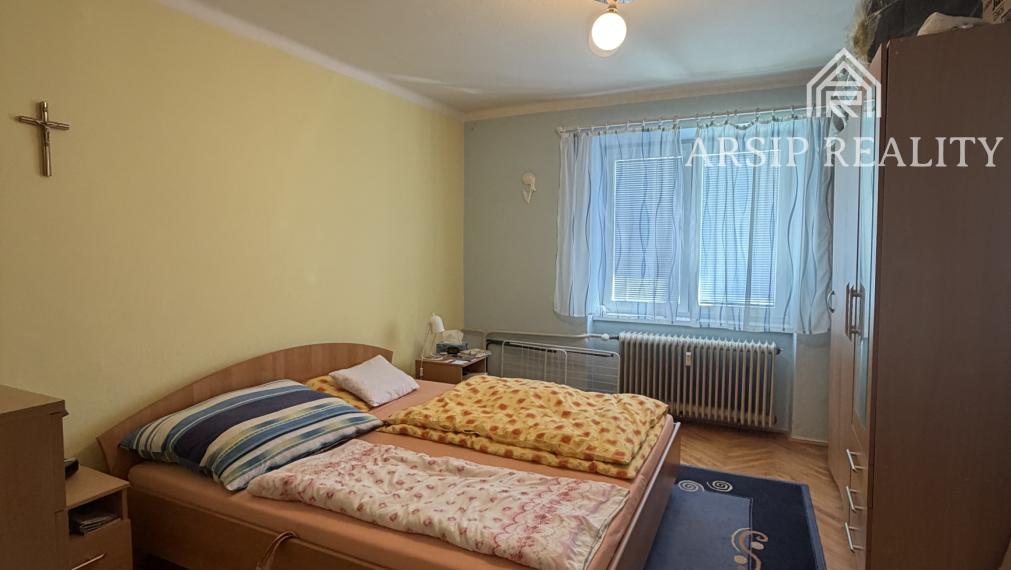 Na predaj útulný 2-izbový byt s balkónom v Snine – ul. Čs. armády