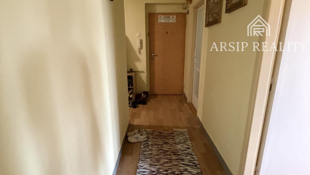 Na predaj útulný 2-izbový byt s balkónom v Snine – ul. Čs. armády