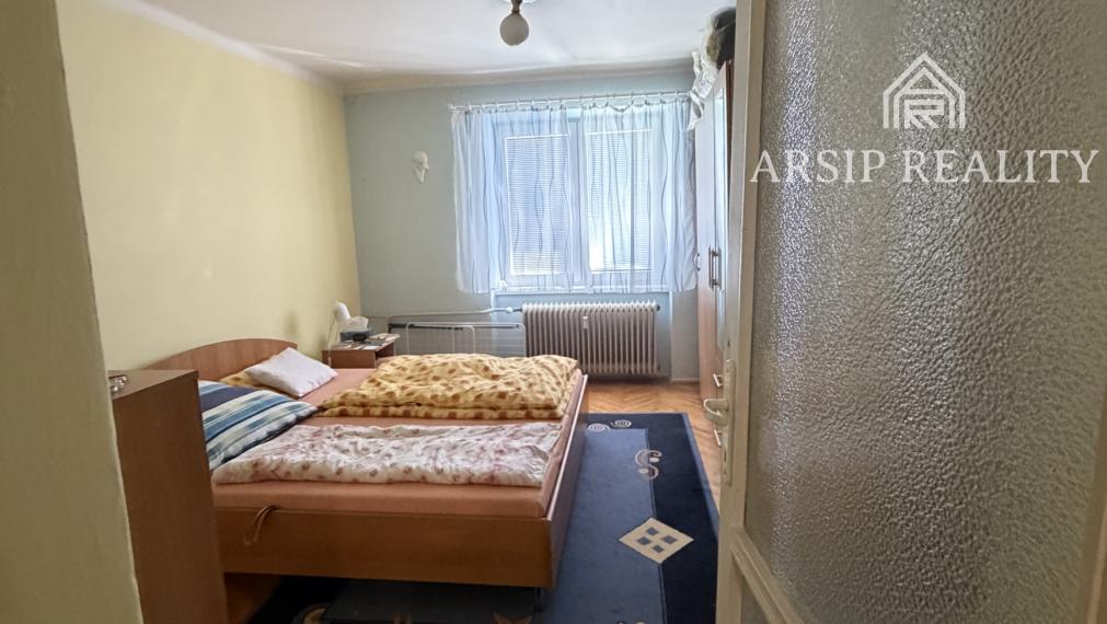 Na predaj útulný 2-izbový byt s balkónom v Snine – ul. Čs. armády