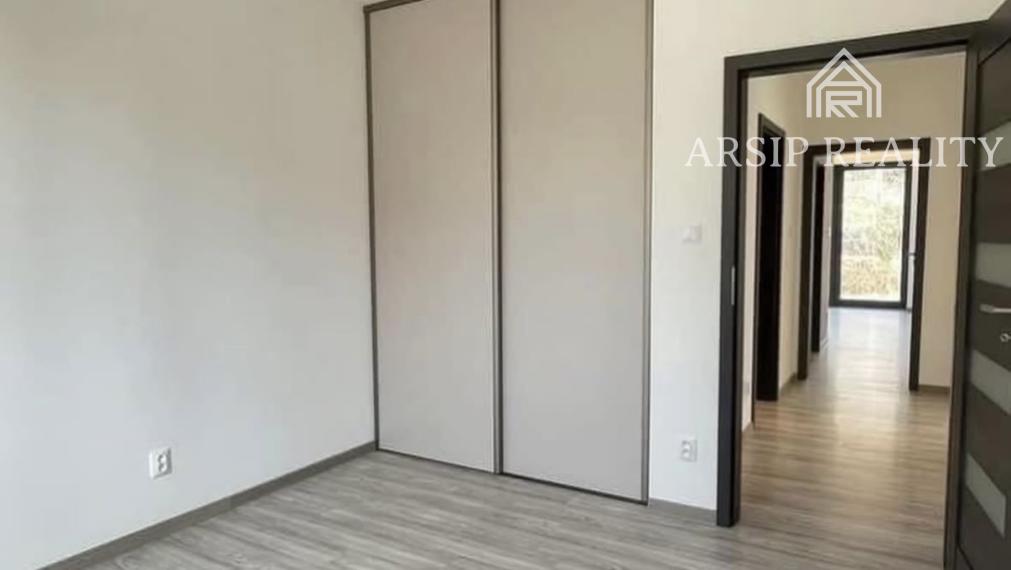 ARSIP REALITY ponúka na predaj vo vyhľadávanej lokalite Trnava pri Laborci novostavbu 4-izbového rodinného domu