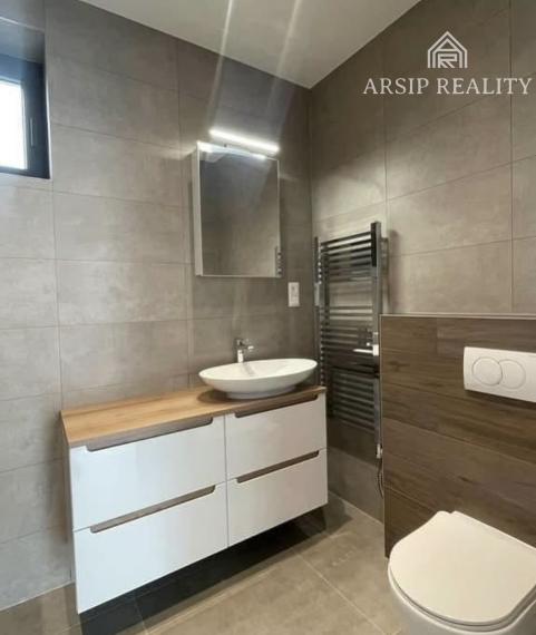 ARSIP REALITY ponúka na predaj vo vyhľadávanej lokalite Trnava pri Laborci novostavbu 4-izbového rodinného domu