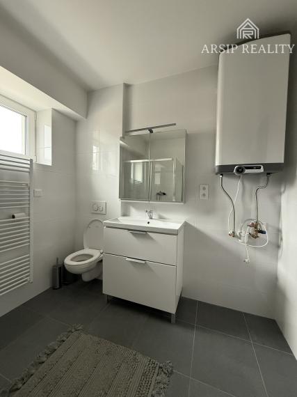 🏠 Prenájom 2-izbového bytu v centre mesta Humenné