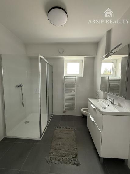 🏠 Prenájom 2-izbového bytu v centre mesta Humenné