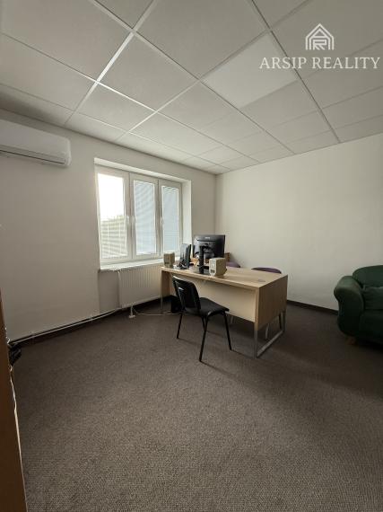🏢 Prenájom kancelárie v centre Humenného