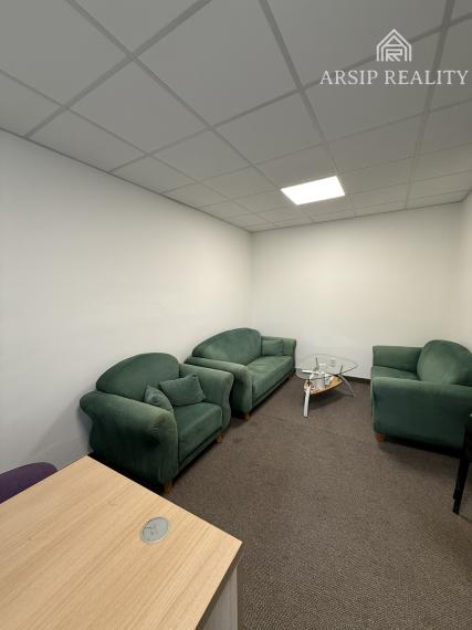 🏢 Prenájom kancelárie v centre Humenného