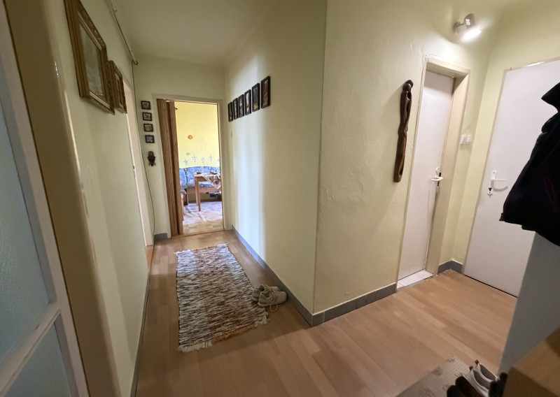 Na predaj útulný 2-izbový byt s balkónom v Snine – ul. Čs. armády